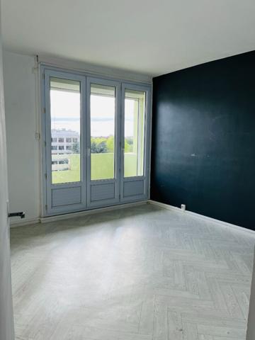 A LOUER APPARTEMENT 2 CHAMBRES PROCHE CENTRE VILLE ET GARE DE ST QUENTIN 02100