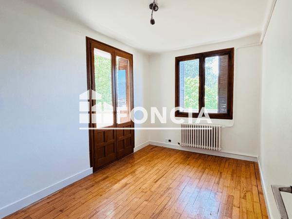 Location Appartement 5 pièces 75.91 m² - Chambery 73000