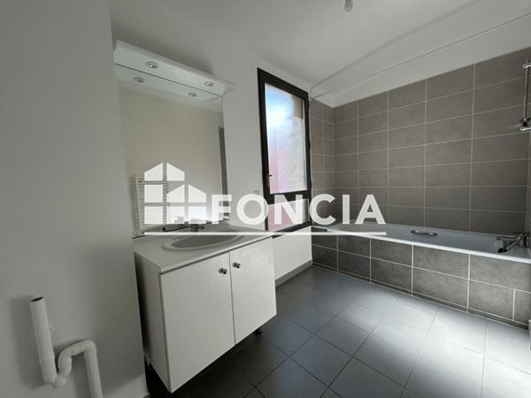 Location Appartement 4 pièces 111.54 m² - ILOT PIERRE SEMARD 43 RUE BON PASTEUR Toulon 83000