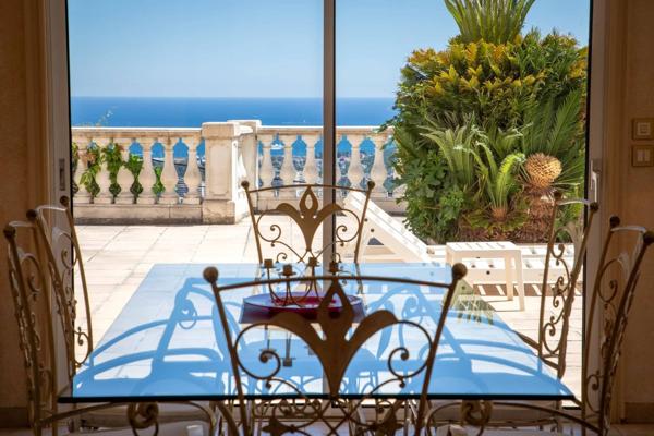 Mandelieu, villa sur les hauteurs, vue mer panoramique