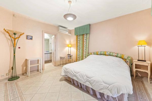 Mandelieu, villa sur les hauteurs, vue mer panoramique