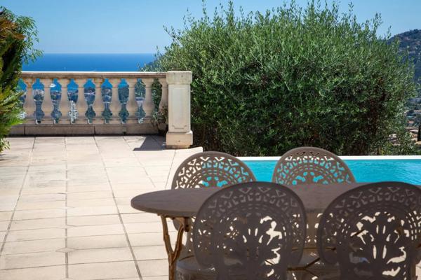 Mandelieu, villa sur les hauteurs, vue mer panoramique