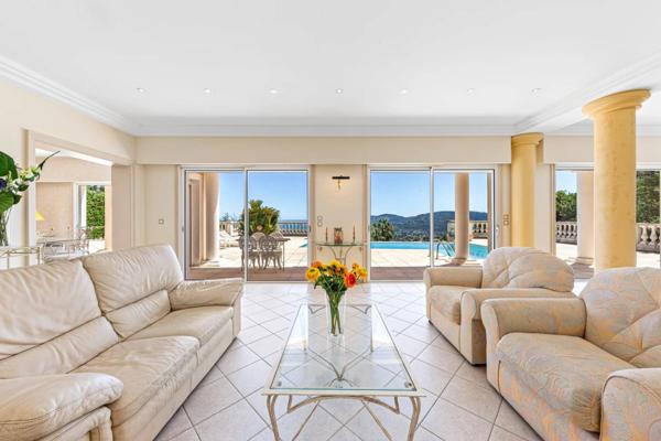 Mandelieu, villa sur les hauteurs, vue mer panoramique