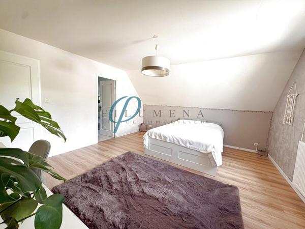 Maison familiale spacieuse de 205m² avec jardin arboré, sans vis-à-vis, proche de Nantes.