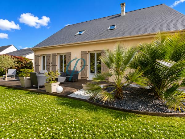 Maison familiale spacieuse de 205m² avec jardin arboré, sans vis-à-vis, proche de Nantes.