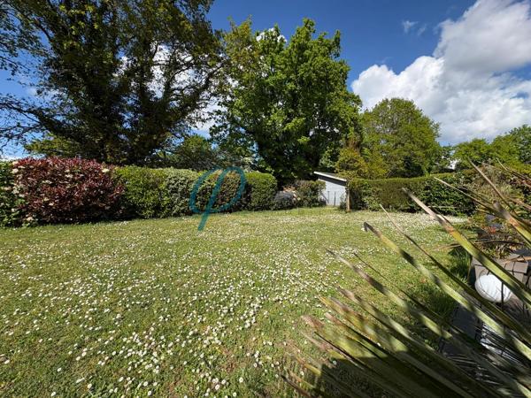 Maison familiale spacieuse de 205m² avec jardin arboré, sans vis-à-vis, proche de Nantes.