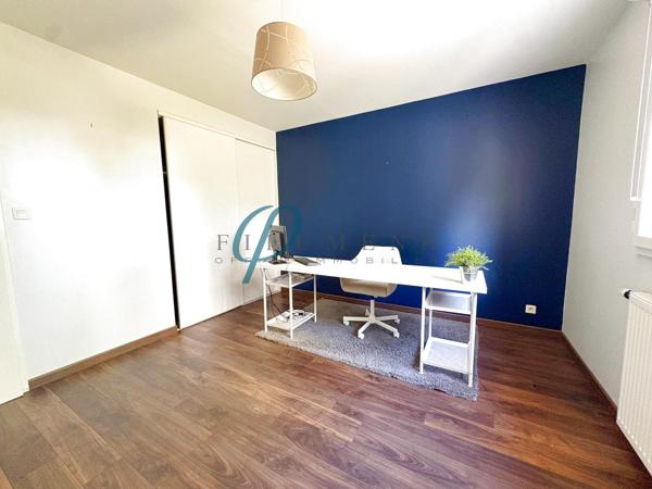 Maison familiale spacieuse de 205m² avec jardin arboré, sans vis-à-vis, proche de Nantes.