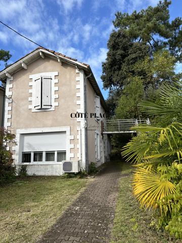 Saint-Palais-sur-Mer (17420) Saint Palais sur mer - Villa 6 pièces -centre ville - proche plages et commerces - au prix de 551.200 € HAI