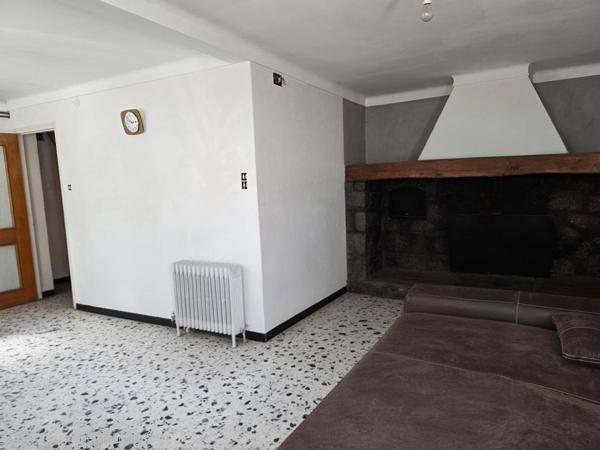 GRAND POTENTIEL VILLENEUVE-D’OLMES – MAISON + GRANGE + TERRAIN