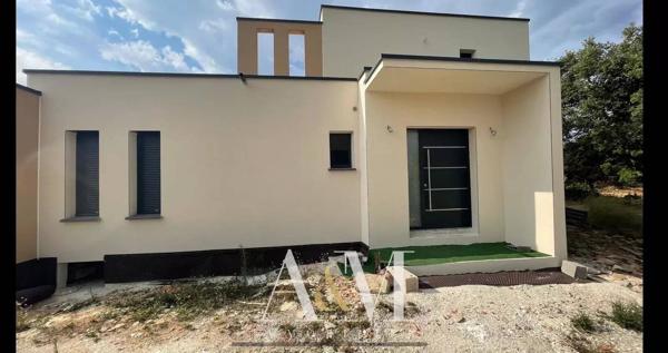 Villa contemporaine de 175 m² sur 3 000 m² de terrain – Prestations haut de gamme à finaliser