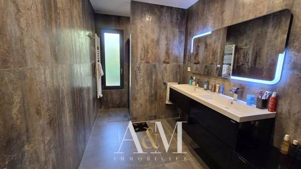 Villa contemporaine de 175 m² sur 3 000 m² de terrain – Prestations haut de gamme à finaliser
