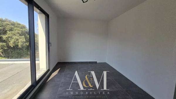 Villa contemporaine de 175 m² sur 3 000 m² de terrain – Prestations haut de gamme à finaliser