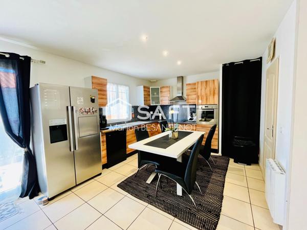 Maison T4 en 3 faces, 3 chambres, garage, piscine et jardin.