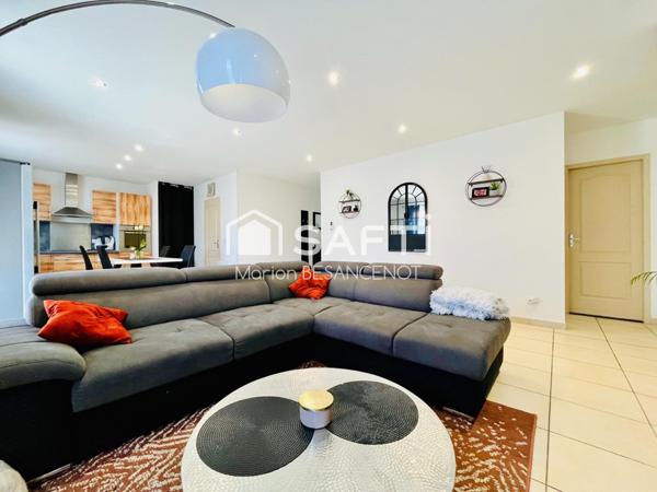 Maison T4 en 3 faces, 3 chambres, garage, piscine et jardin.