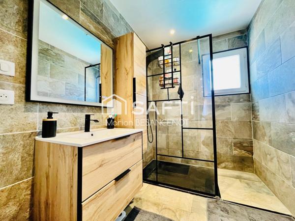 Maison T4 en 3 faces, 3 chambres, garage, piscine et jardin.