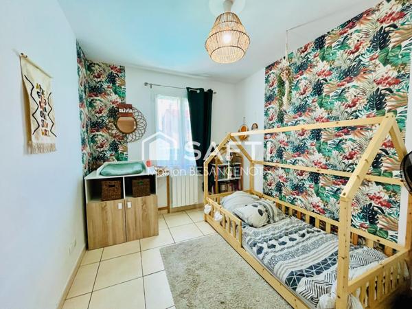 Maison T4 en 3 faces, 3 chambres, garage, piscine et jardin.