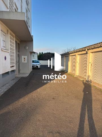 Garage avec mezzanine à Vendre