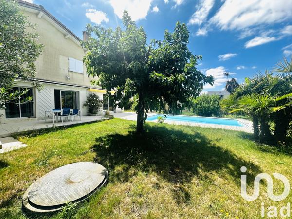 Maison à vendre 8 pièces 220 m² Mérignac
