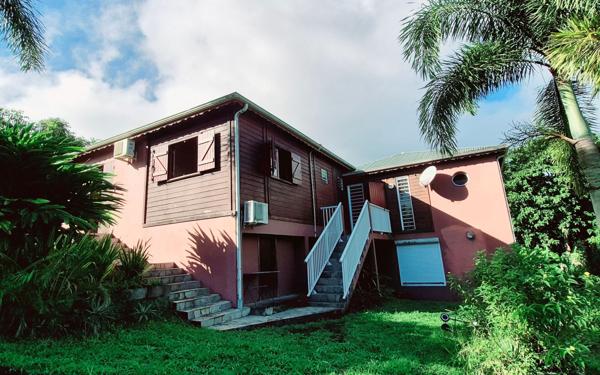 Maison à louer    4 pièces •  Sainte-Rose