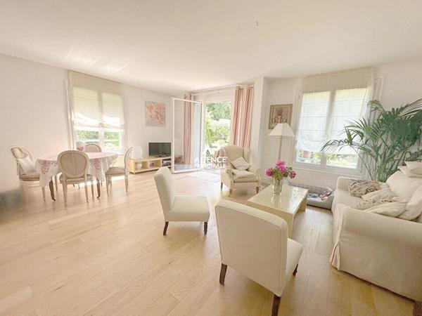 Vélizy Villacoublay - Etang des écrevisses - Beau 4 pièces en rez-de-jardin au calme €549 000 ** - Référence 712-C