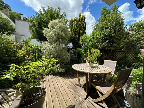 Vélizy Villacoublay - Etang des écrevisses - Beau 4 pièces en rez-de-jardin au calme €549 000 ** - Référence 712-C