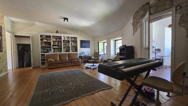 Grande maison bourgeoise de 400m² habitable et son parc de 8000m²au bord de la rivière
