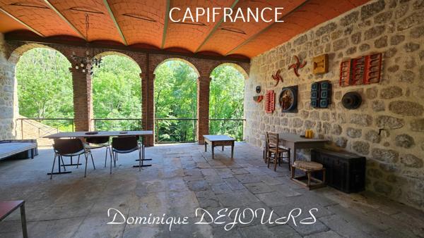 Grande maison bourgeoise de 400m² habitable et son parc de 8000m²au bord de la rivière