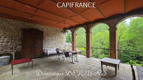 Grande maison bourgeoise de 400m² habitable et son parc de 8000m²au bord de la rivière