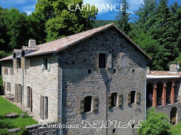 Grande maison bourgeoise de 400m² habitable et son parc de 8000m²au bord de la rivière