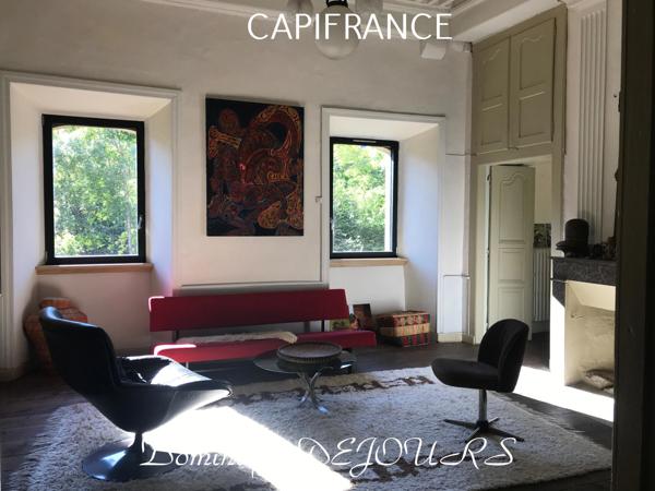 Grande maison bourgeoise de 400m² habitable et son parc de 8000m²au bord de la rivière