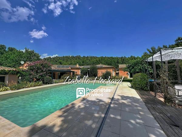 Maison familiale avec appartement T2 indépendant, piscine et grand terrain  Quartier calme à Garéoult