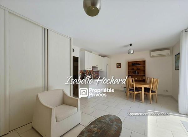 Maison familiale avec appartement T2 indépendant, piscine et grand terrain  Quartier calme à Garéoult