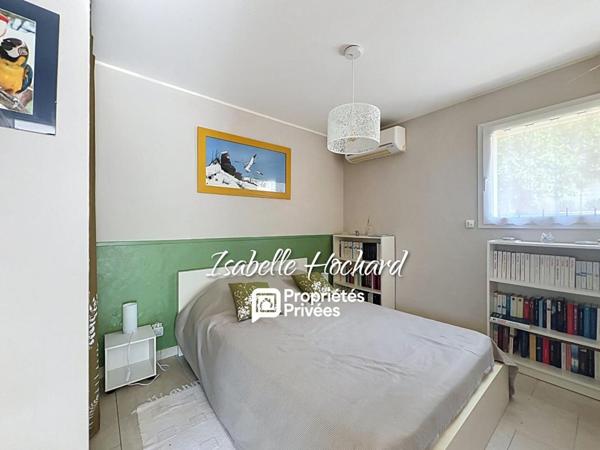 Maison familiale avec appartement T2 indépendant, piscine et grand terrain  Quartier calme à Garéoult