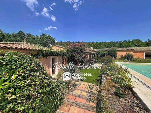 Maison familiale avec appartement T2 indépendant, piscine et grand terrain  Quartier calme à Garéoult
