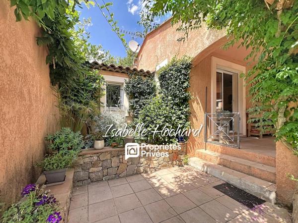 Maison familiale avec appartement T2 indépendant, piscine et grand terrain  Quartier calme à Garéoult