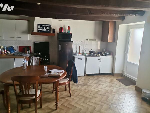 PLELAN LE GRAND - Immeuble de 3 appartements en centre ville.