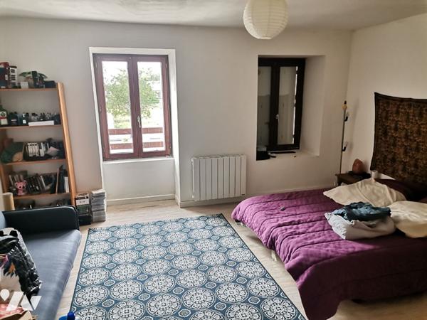 PLELAN LE GRAND - Immeuble de 3 appartements en centre ville.