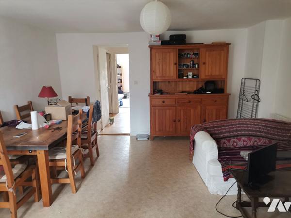 PLELAN LE GRAND - Immeuble de 3 appartements en centre ville.