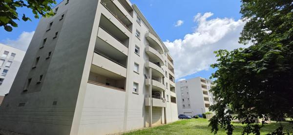 T3 avec climatisation, piscine et parking sécurisé
