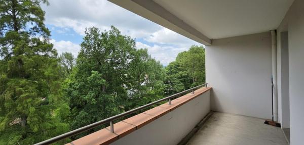 T3 avec climatisation, piscine et parking sécurisé