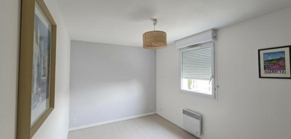 T3 avec climatisation, piscine et parking sécurisé