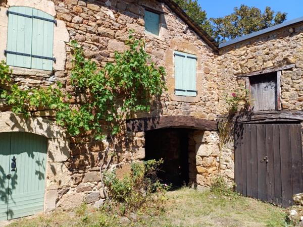 Idéalement située à 2.5km de Rignac, 25mn de Rodez et Decazeville et 30mn de Villefranche.