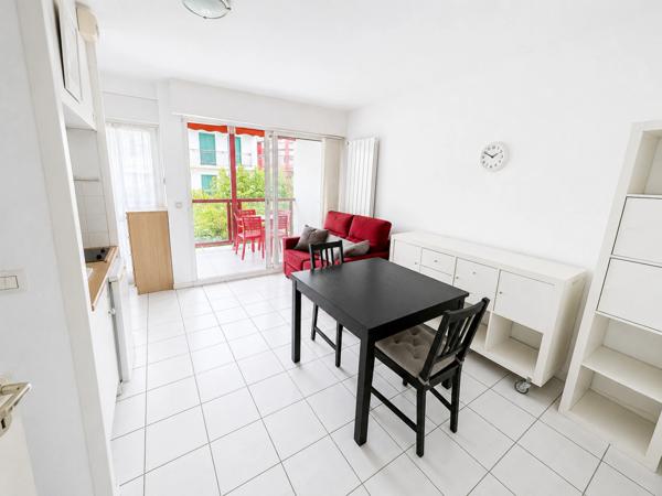 À vendre – T1 bis avec terrasse et cave à Ciboure