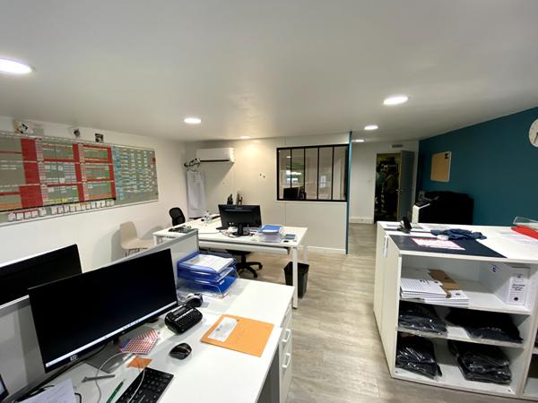 A LOUER Très Beau Local d'activité 350 m2 - Nord de NANTES