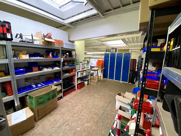 A LOUER Très Beau Local d'activité 350 m2 - Nord de NANTES
