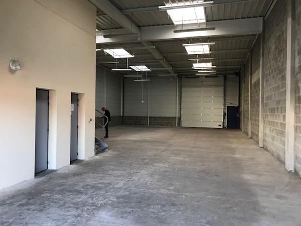 A LOUER Très Beau Local d'activité 350 m2 - Nord de NANTES