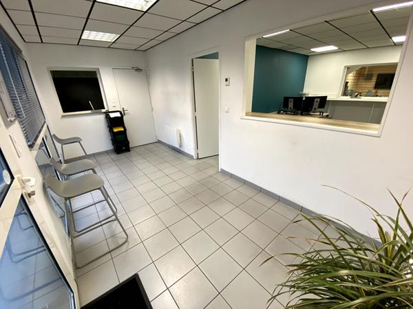 A LOUER Très Beau Local d'activité 350 m2 - Nord de NANTES