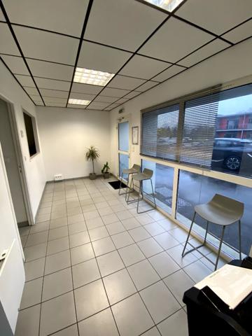 A LOUER Très Beau Local d'activité 350 m2 - Nord de NANTES
