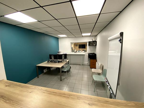 A LOUER Très Beau Local d'activité 350 m2 - Nord de NANTES