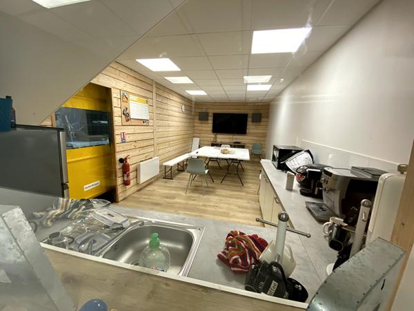 A LOUER Très Beau Local d'activité 350 m2 - Nord de NANTES